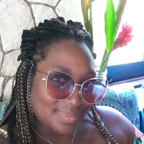 Meet your Posher, Kianna - Picture 2 of 3